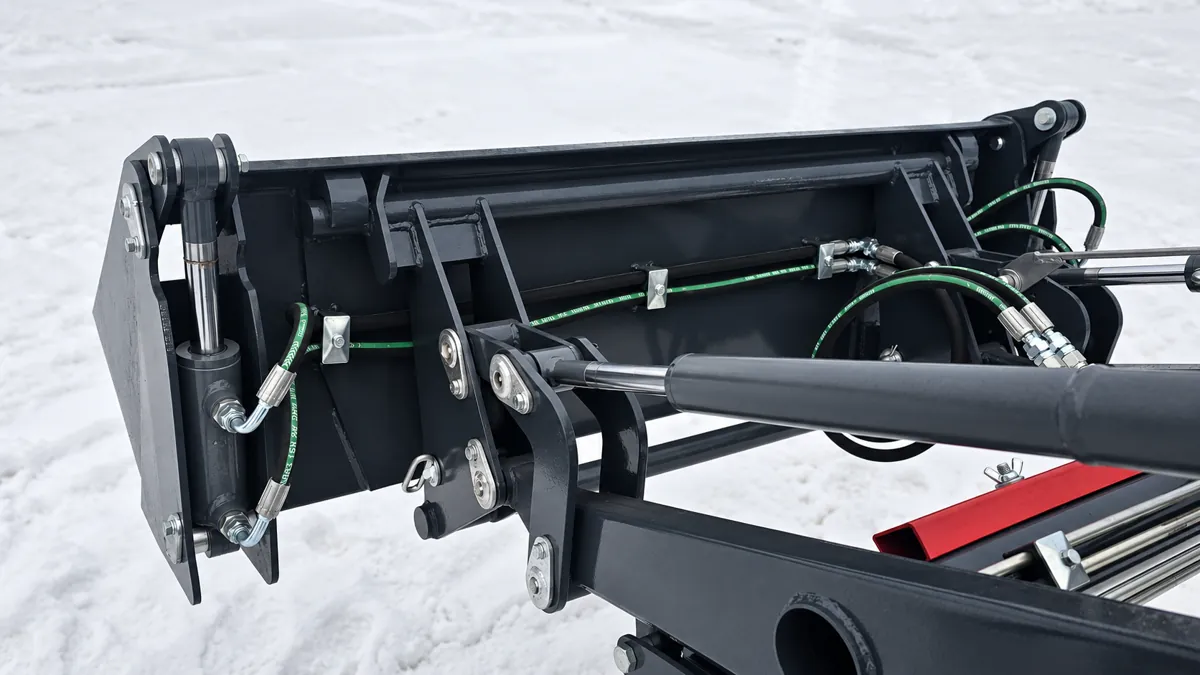 Euro hitch. Quick change of attachments.